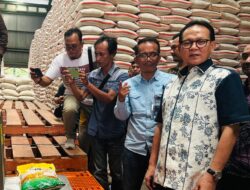 Pastikan Stabilitas Pangan Jelang Lebaran, Anggota Komisi VI DPR RI Tinjau Gudang Bulog Cirebon