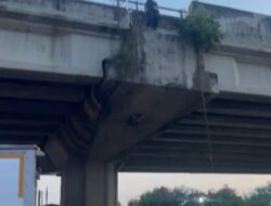 Nyaris Terjadi Aksi Bunuh Diri di Flyover Pegambiran, Polisi dan Warga Gerak Cepat