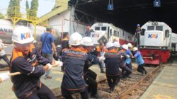 Sambut HUT Ke-81 KAI, Daop 3 Cirebon Adu Kekompakan Lewat Lomba Tarik Lokomotif