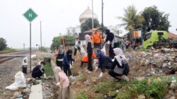 KAI Daop 3 Cirebon Bersama IRPS dan DLH Kabupaten Cirebon Gelar Aksi Bersih Lingkungan dan Sosialisasi Keselamatan di Perlintasan Sebidang